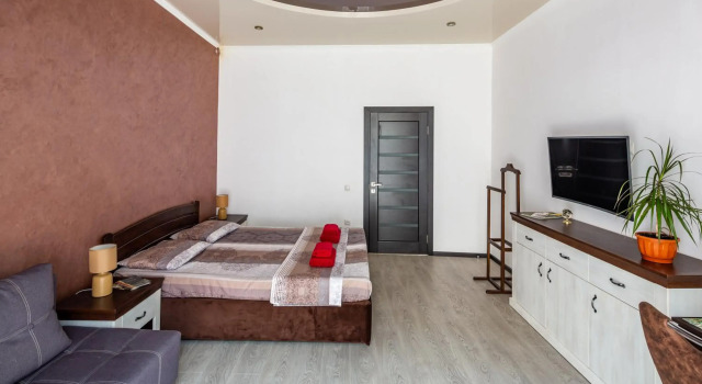 LeoApart near Rynok Square with 2 bedrooms, Забронировать Отель Отели Львова 3 звезды, рядом с Костел Ордена Иезуитов, 3*