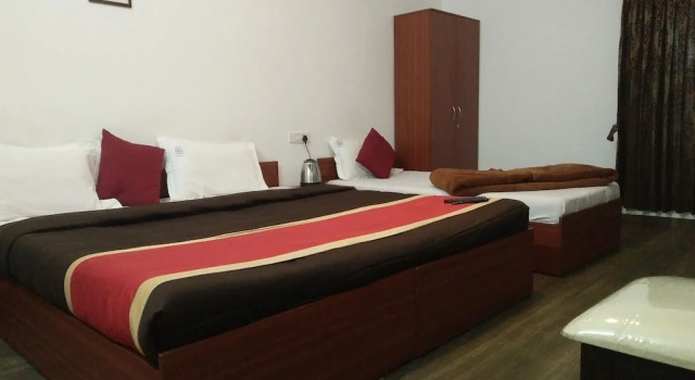Трёхместный клубный номер Standard Rosepark Residency- Opposite Rosegarden