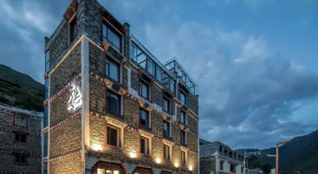Cloud Inn, Rezerwuj Hotel Ngawa Chiny