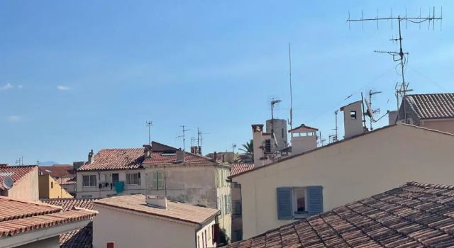 Nice Renting - FERSEN - 2 Rooms Vieil Antibes - AC - Safranier - Big Terrace, Забронировать Апартаменты/квартира Отели Антиб с парковкой, рядом с Antibes Archaeology Museum, Парковка