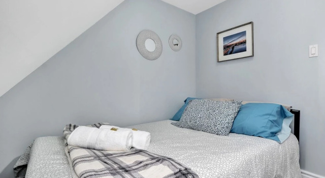 2BR Apt With Netflix Access to Rooftop Terrace