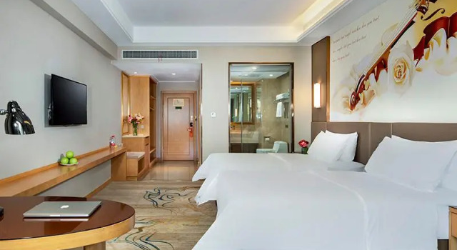 Vienna Hotel Jilin Gongzhuling High-Speed Railway Station, Rezerwuj Hotel Hotele 3-gwiazdkowe w Gongzhuling, 3*