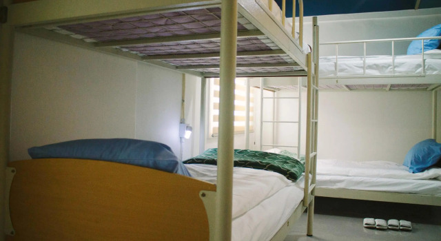 Кровать в общем номере Nampo Hill guesthouse
