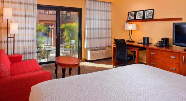 Номер Standard с видом на внутренний двор Courtyard by Marriott Orlando Airport