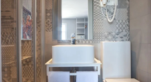 Ryans Budget, Book Hotel Ivisa 
