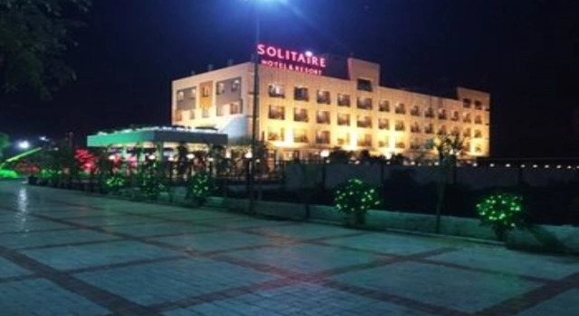 Solitaire Hotel and Resort, Забронировать Курортный отель Отели штата Махараштры с бассейном, Бассейн