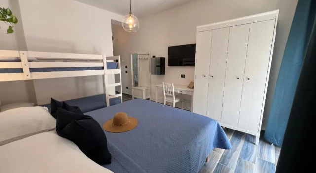 Четырёхместный номер Standard с видом на море B&B Fronte Mare