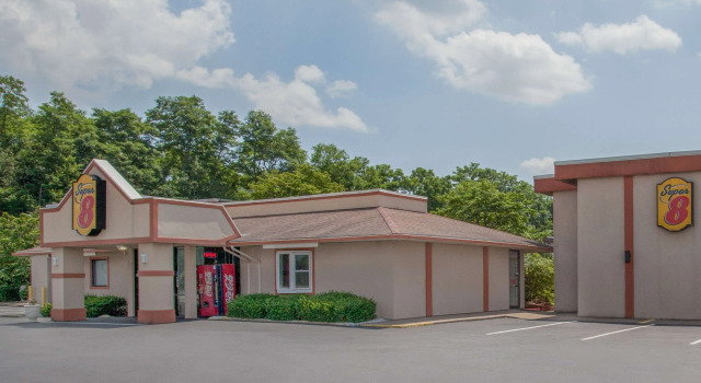 Super 8 by Wyndham Carlisle North