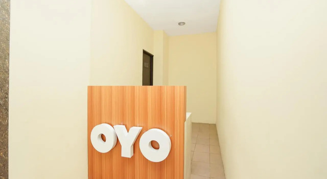 OYO Flagship 910 Menara Rungkut Surabaya, Book Hotel Hoteller i Rungkut med parkering, Parkering