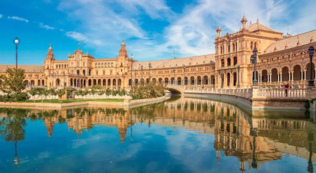 Preciosa casa grande con patio en Sevilla 8PAX, จอง โรงแรม เซบีญ่า Seville Province