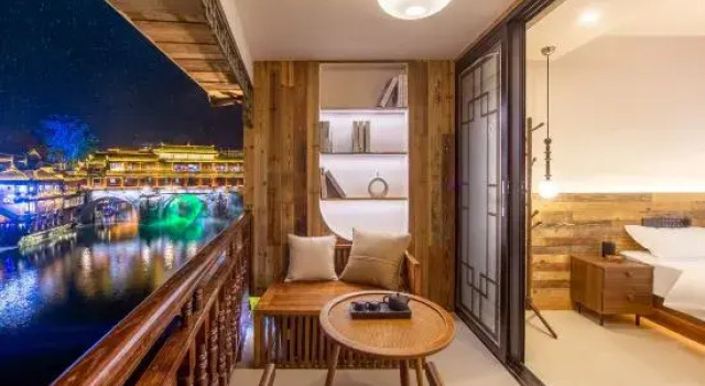 Qingshanjian Riverside Stilt House Inn (Phoenix Ancient Town - Hongqiao North Gate Pier Branch, Rezerwuj Hotel Xiangxi Hunan