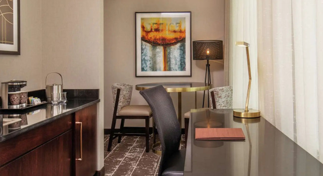 Четырёхместный полулюкс Doubletree By Hilton Youngstown Downtown