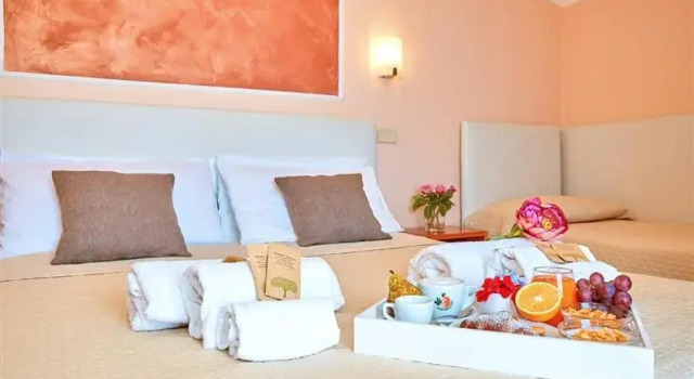 Четырёхместный номер Standard с видом на море Hotel La Pergola