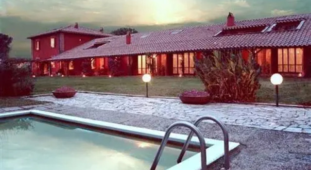 Casale Belladonna, Book Hotel Hoteller i Via Francigena med parkering, Parkering