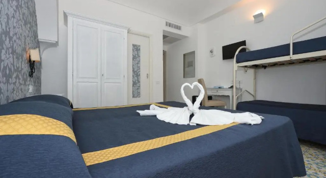 Четырёхместный номер Standard с балконом Hotel7Bello