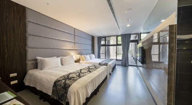Четырёхместный номер Standard с балконом Tai-Yi Red Maple Resort