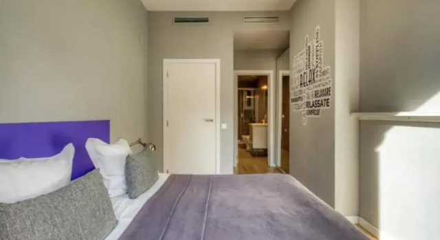Stylish and centric 2-bedroom apartment in Eixample &Terrace P2, Забронировать Апартаменты/квартира Эшампле Барселона, рядом с Jove Regina Theatre