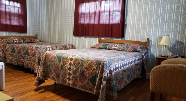 Четырёхместный номер Comfort Regent Motel