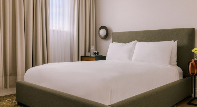 Двухместный люкс Superior с балконом The Sunset Hotel West End Sonder by Marriott Bonvoy
