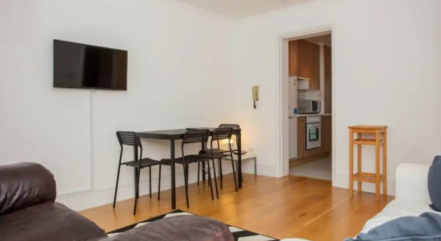Sunny 2 Bedroom Flat in Islington, Забронировать Отель Отели Англии 3 звезды, 3*