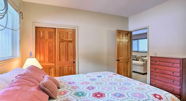 Charming Mtn Home on Golf Course ~ 4 Mi to Slopes!, Забронировать Дом для отпуска Виллы Эйвон, Вилла