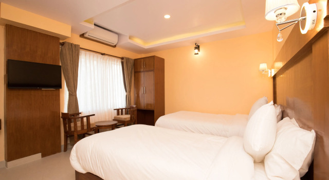 Hotel Lake Shore, Rezervasyon Otel Pokhara Gandaki Pradesh Province