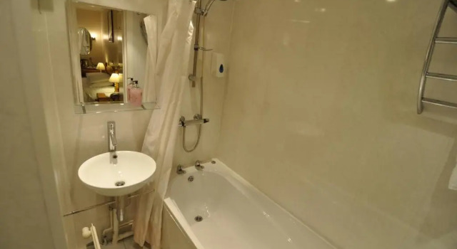 Номер Standard The Roundabout Hotel