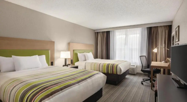 Четырёхместный номер Standard Country Inn & Suites by Radisson, Beaufort West, SC