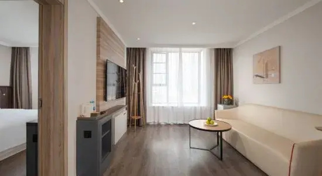 Люкс Business Yunli Hotel (Hua Ding Central City, Gao'an Avenue)