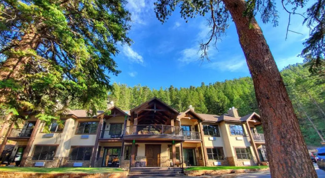 Люкс The Inn on Fall River & Fall River Cabins