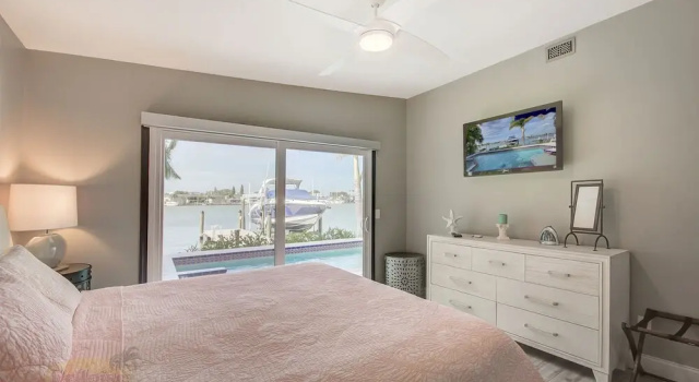 Water Lover's Paradise - Weekly Rental 2 Bedroom Home by Redawning