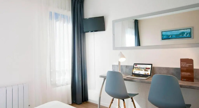 Студия Brit Hotel Confort Lannion Centre Gare