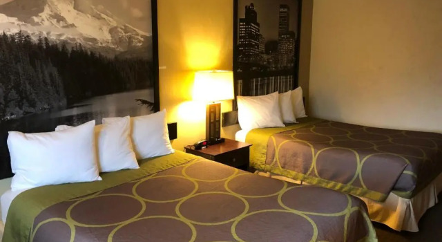 Четырёхместный номер Standard Super 8 by Wyndham Woodburn