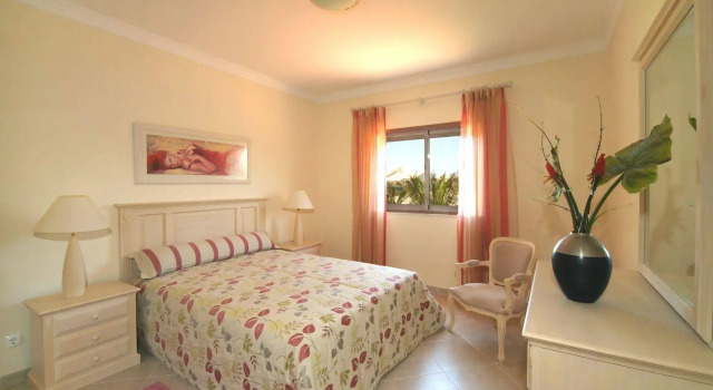 Oasis Parque Country Club