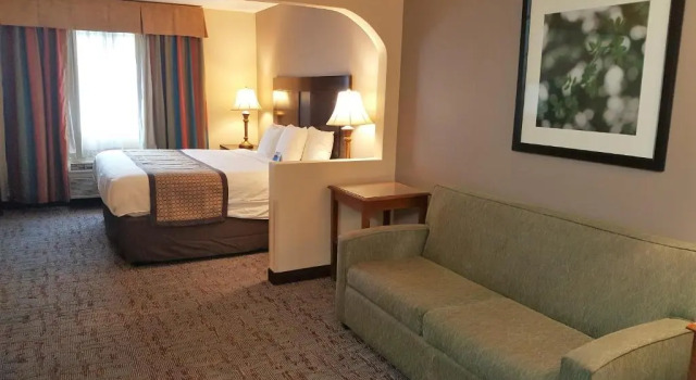 Люкс Baymont by Wyndham Belleville Airport Area Free Airport Shuttle