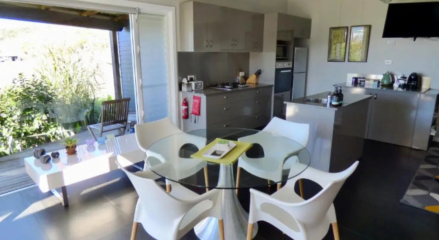 Апартаменты ArtHOUSE Beachfront Accommodation