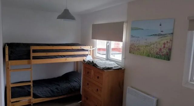 1br-garden-parking-pets-10 Mins to Beach, Varaa Lomakoti Mökit kohteessa Merseyside, Mökki