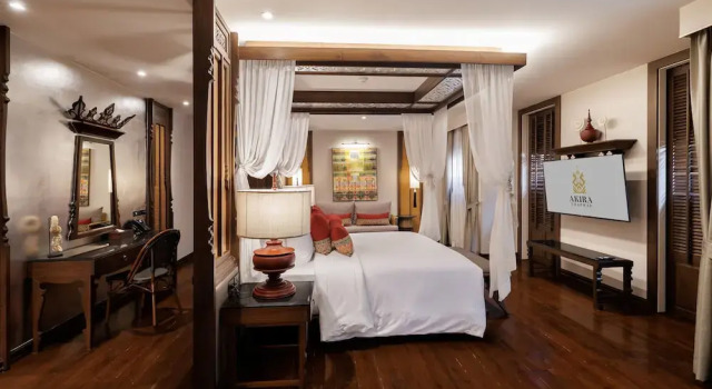 Двухместный люкс Royal с балконом Akira Thaphae Hotel