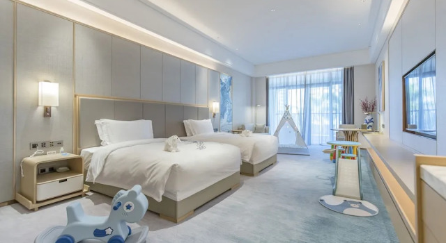 Двухместный семейный номер Standard с видом на бассейн Qianhuazhou Hotel