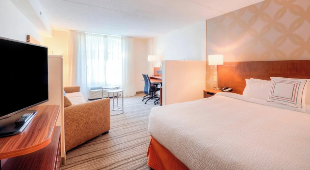 Двухместный люкс Fairfield Inn & Suites by Marriott Winston-Salem Downtown