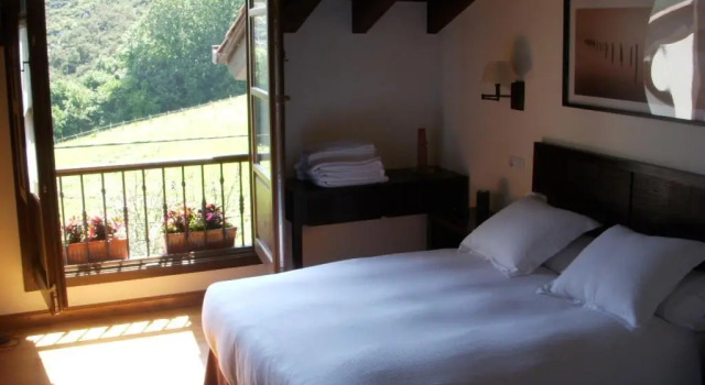 La Cuétara de Linares, Đặt Khách sạn Ribadesella Costa Verde