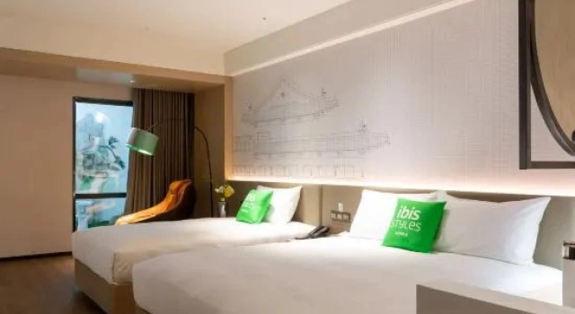 Двухместный семейный люкс Deluxe Ibis Styles Hotel (Kaifeng Drum Tower)