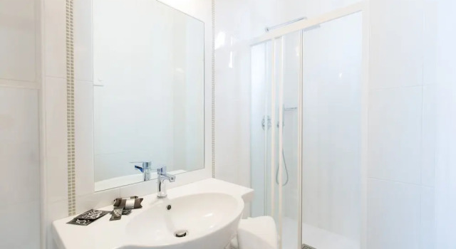 Трёхместный номер Standard с балконом Hotel Confort