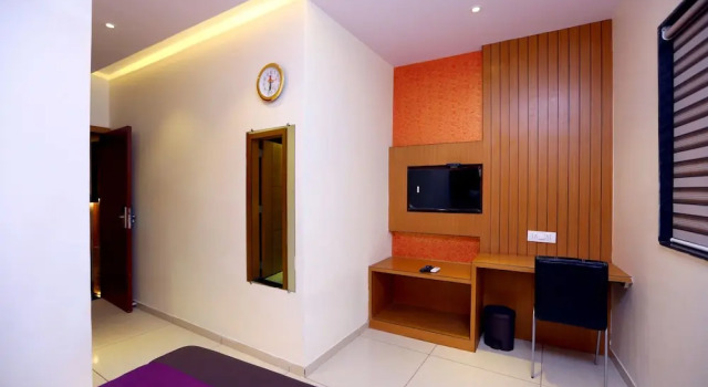 Полулюкс Hotel Hindustan Residency Thane