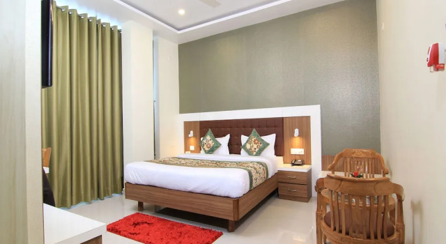 OYO 14570 Hotel Sona Plaza