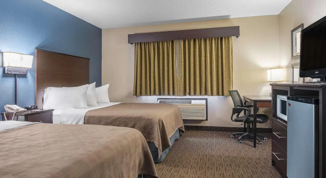 Четырёхместный номер Standard AmericInn by Wyndham Mounds View Minneapolis