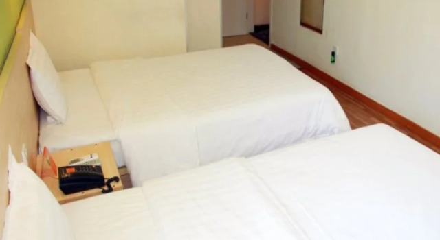 7 Days Inn Kunming Renmin East Road Jiaosanqiao Subway Station Branch, Prenota Hotel Panlong Kunming