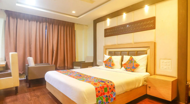 Люкс FabHotel Keerthis Anupama - Nr Indira Gandhi Stadium