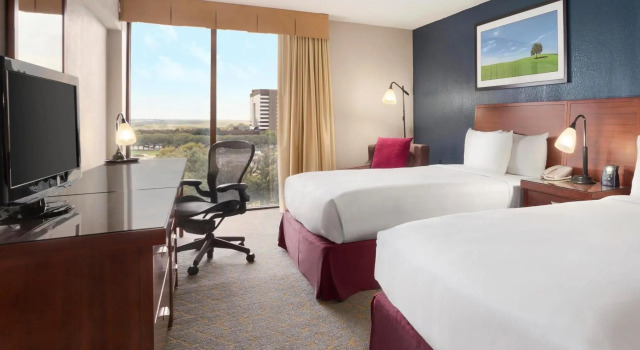 Четырёхместный номер Standard DoubleTree by Hilton DFW Airport North