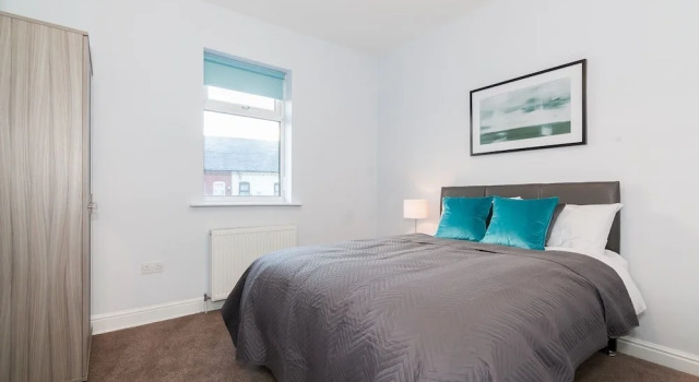 6 Bed House near Manchester